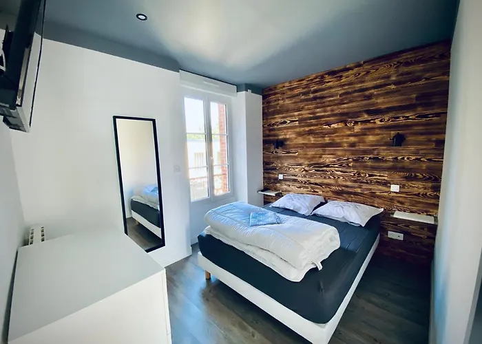 « Au Bord Des Embruns » *