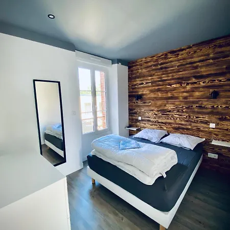 « Au Bord Des Embruns » *